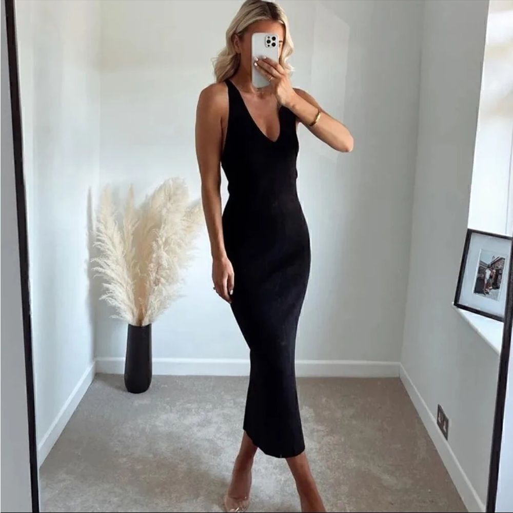Chain strap fitted midi knit dress - Picture 3 of 4
